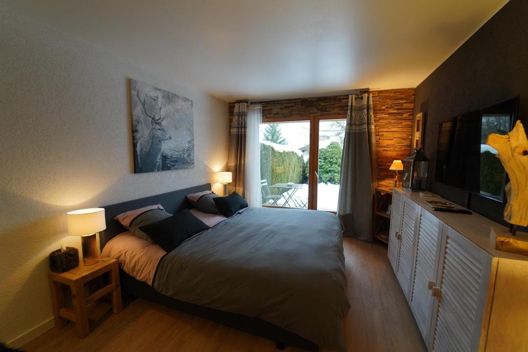Photo of Bedroom in Lens