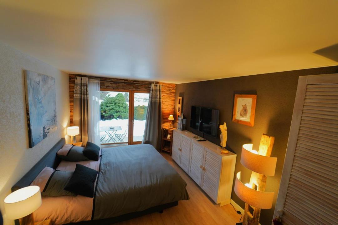 Photo of Bedroom in Lens