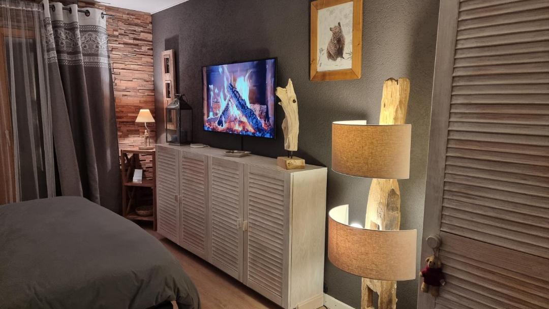Photo of Bedroom in Lens