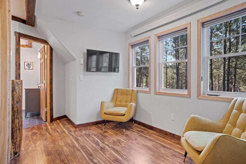 Photo of Livingroom in Custer