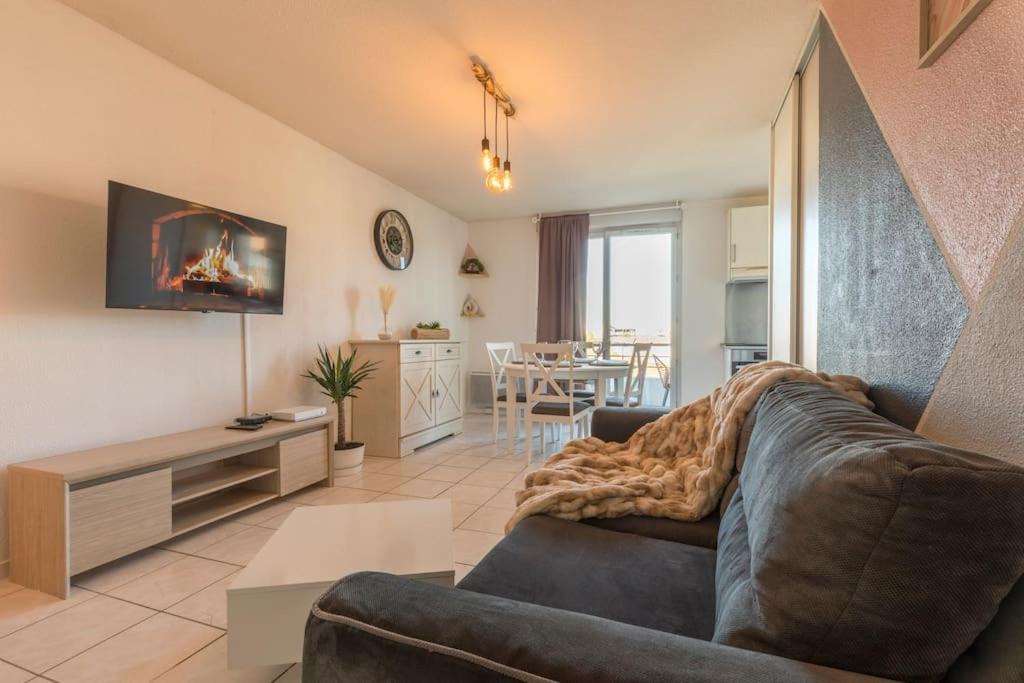 Photo of Livingroom in Saint - Martin - du - Touch