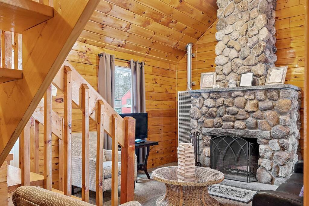 Photo of Livingroom in Weirs Beach