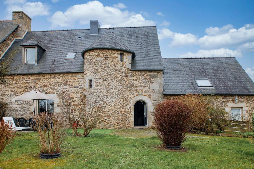 Photo of Buildings in Taden