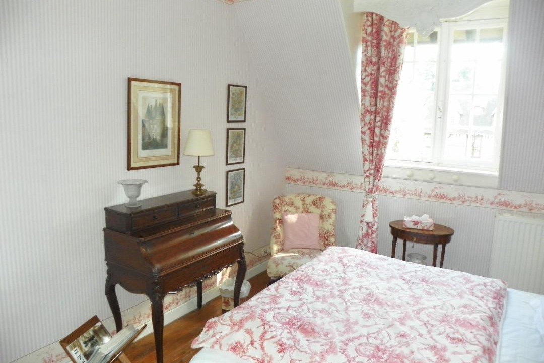 Photo of Others in Surville