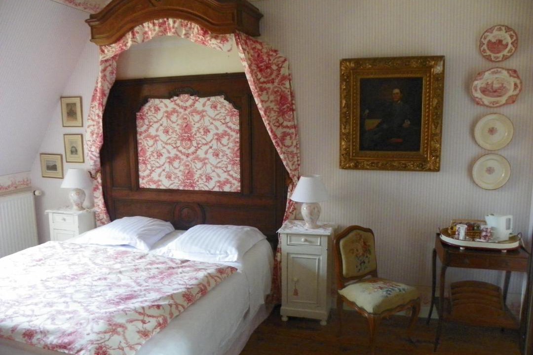 Photo of Others in Surville