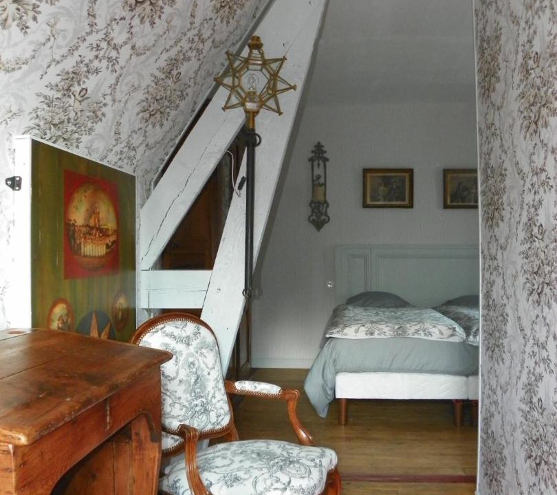 Photo of Others in Surville