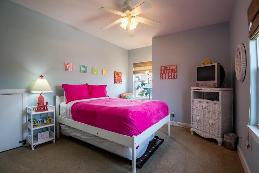 Photo of Bedroom in Pirates Beach