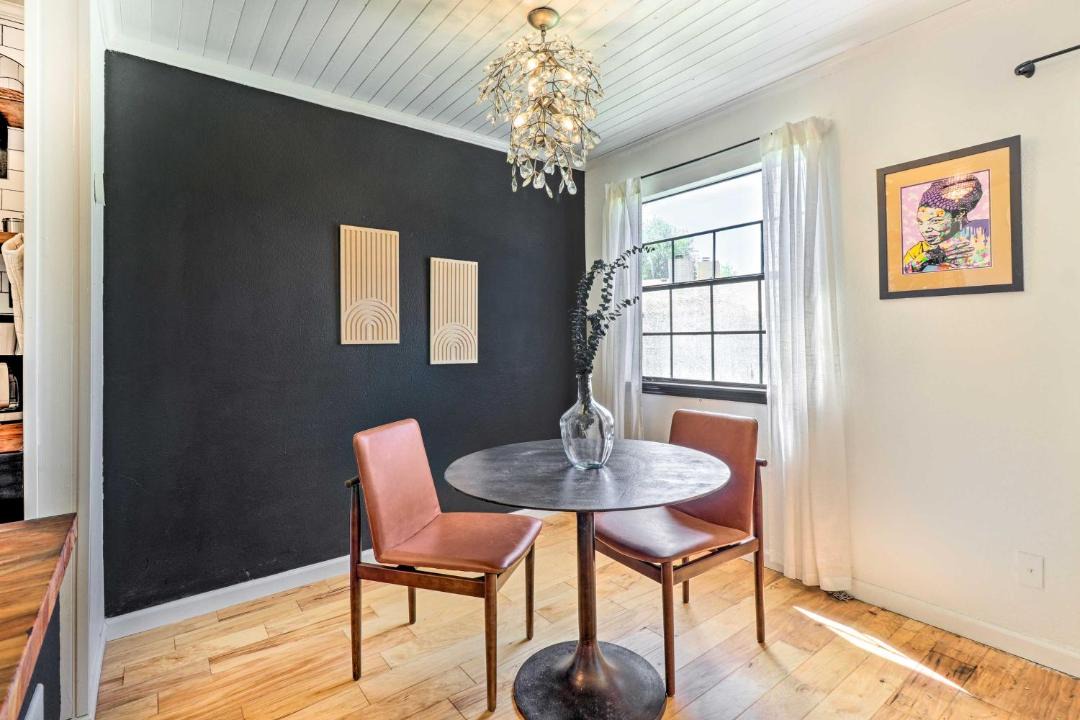 Photo of Livingroom in Pleasant Valley