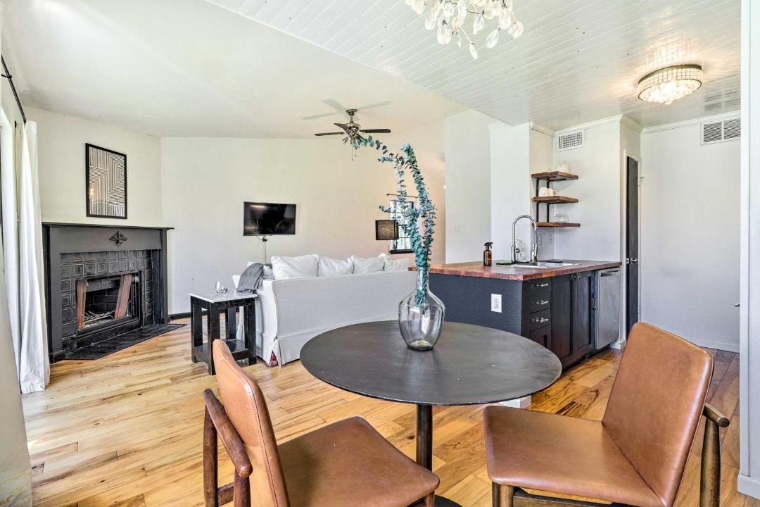 Photo of Livingroom in Pleasant Valley