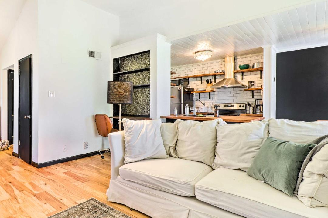 Photo of Livingroom in Pleasant Valley