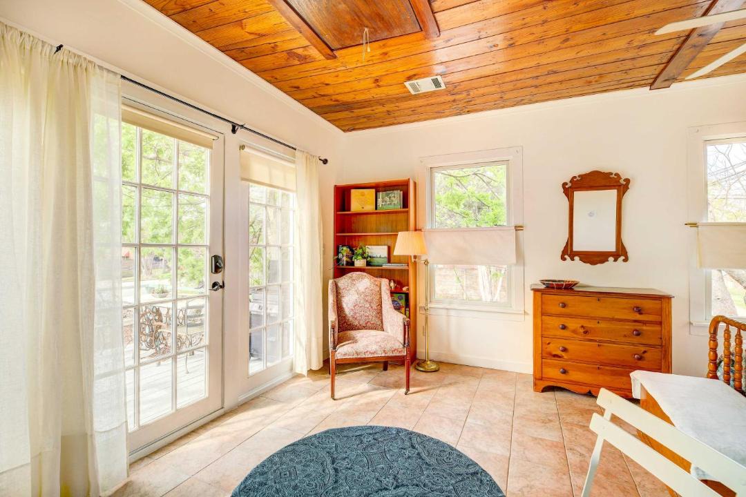 Photo of Livingroom in Woodland Heights