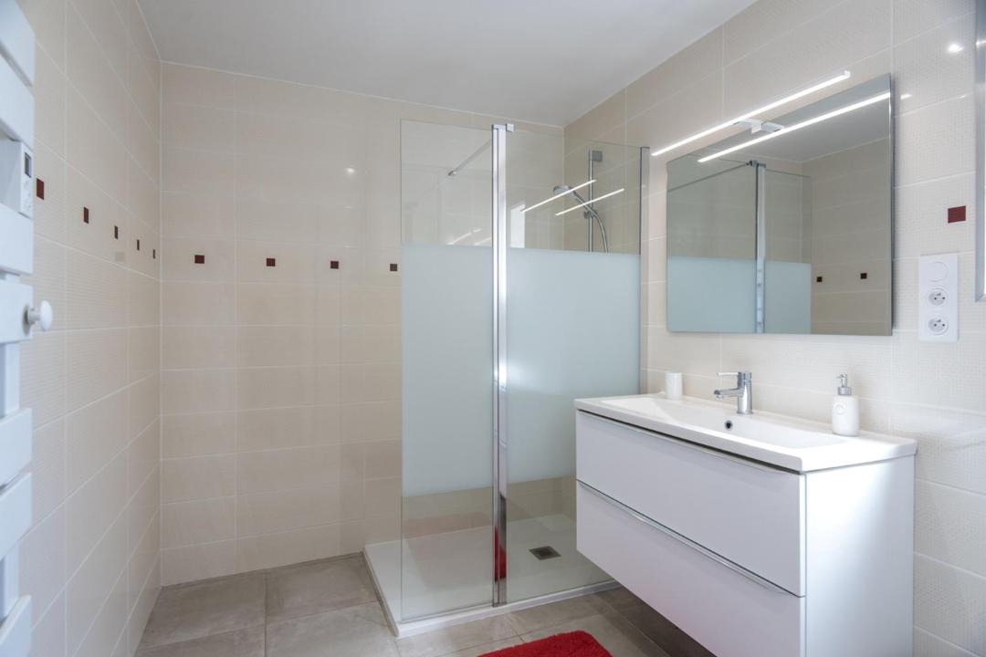 Photo of Bathroom in Saint-Genis