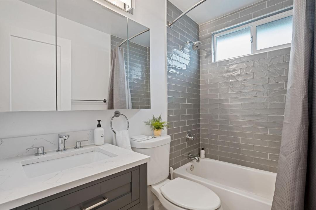 Photo of Bathroom in Linda Mar