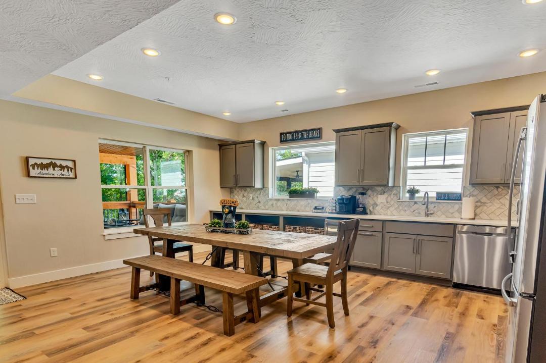 Photo of Others in Hollister