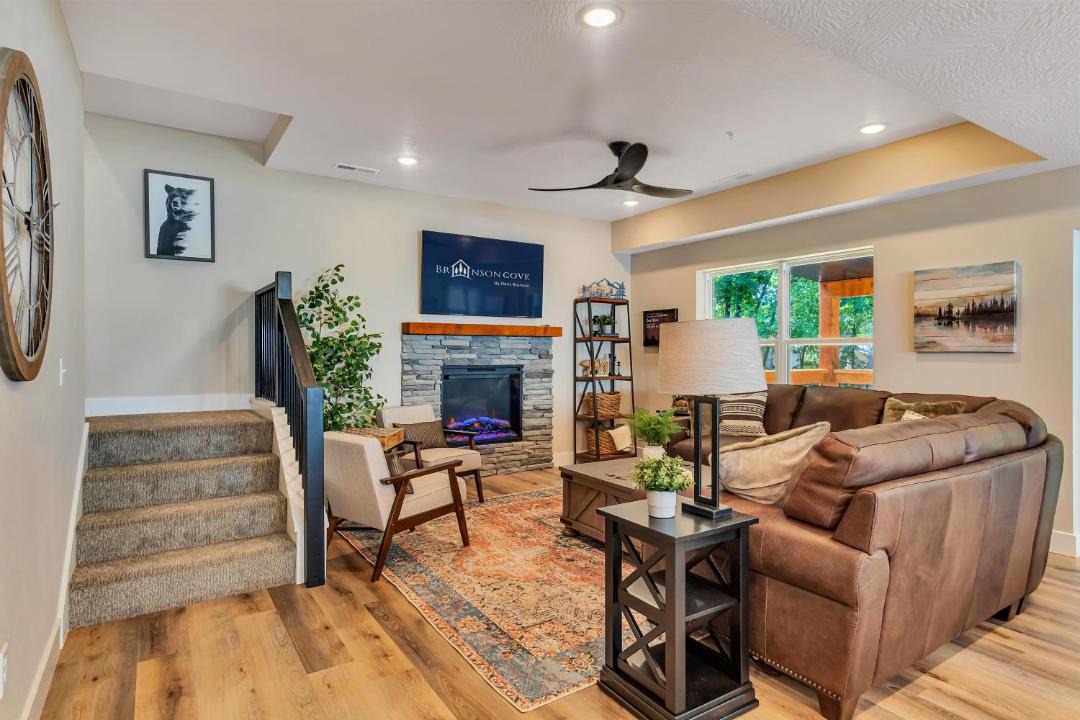 Photo of Others in Hollister