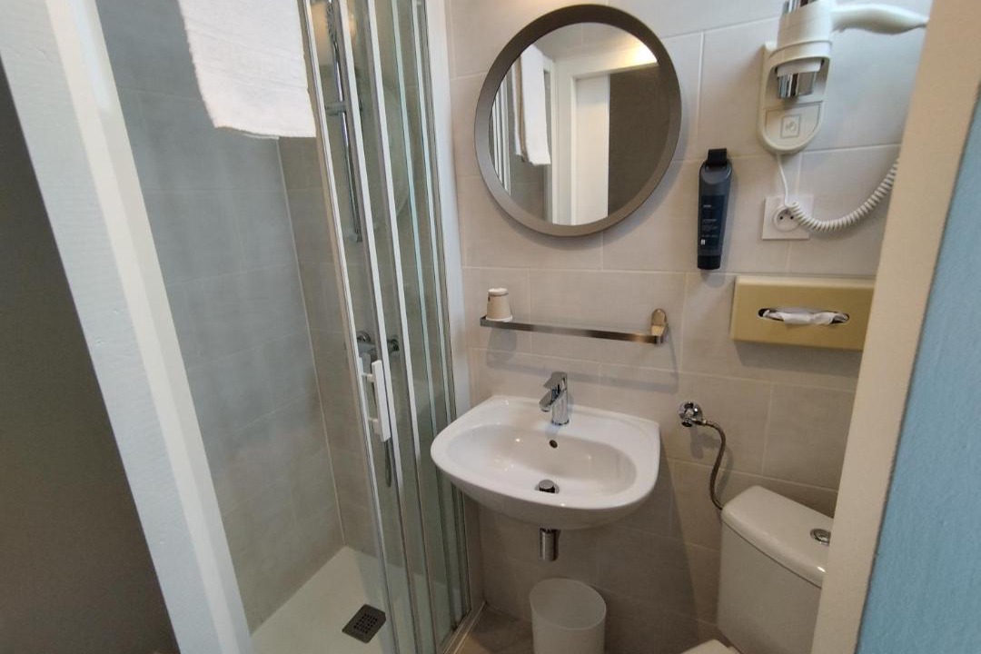 Photo of Bathroom in Saint-Hilaire-Saint-Florent