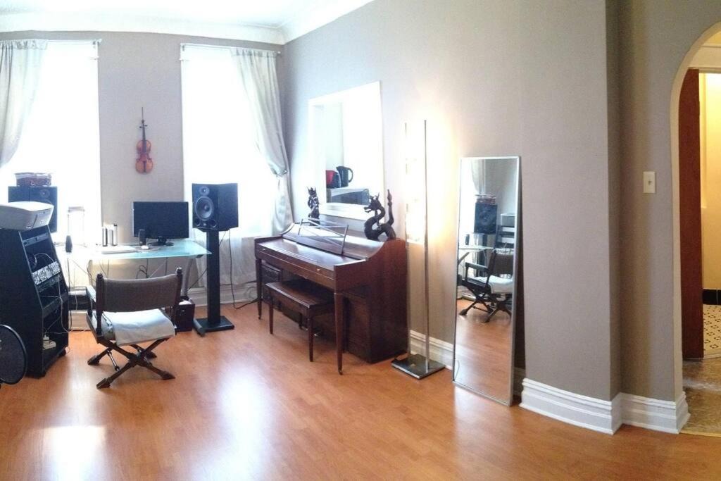 Photo of Livingroom in Queens
