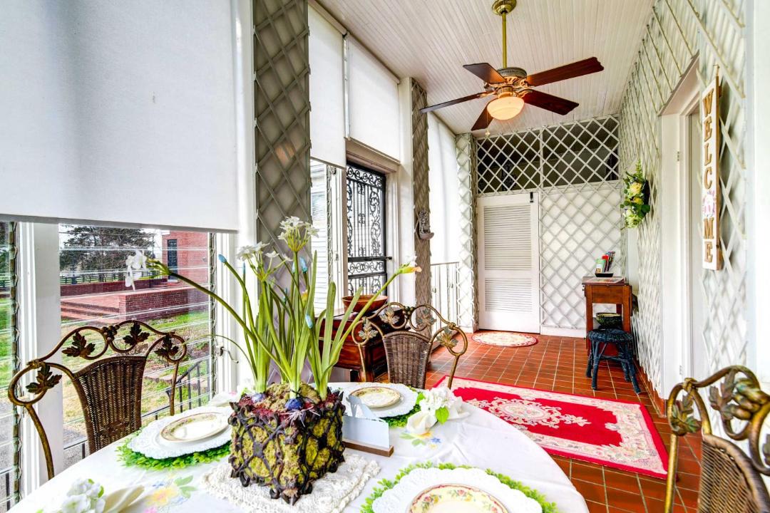 Photo of Livingroom in Oakland