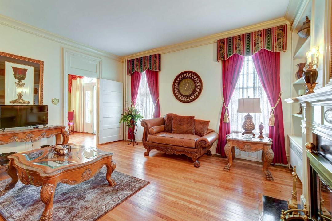 Photo of Livingroom in Oakland