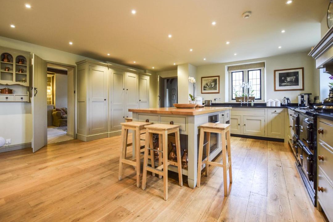 Photo of Others in Alderley