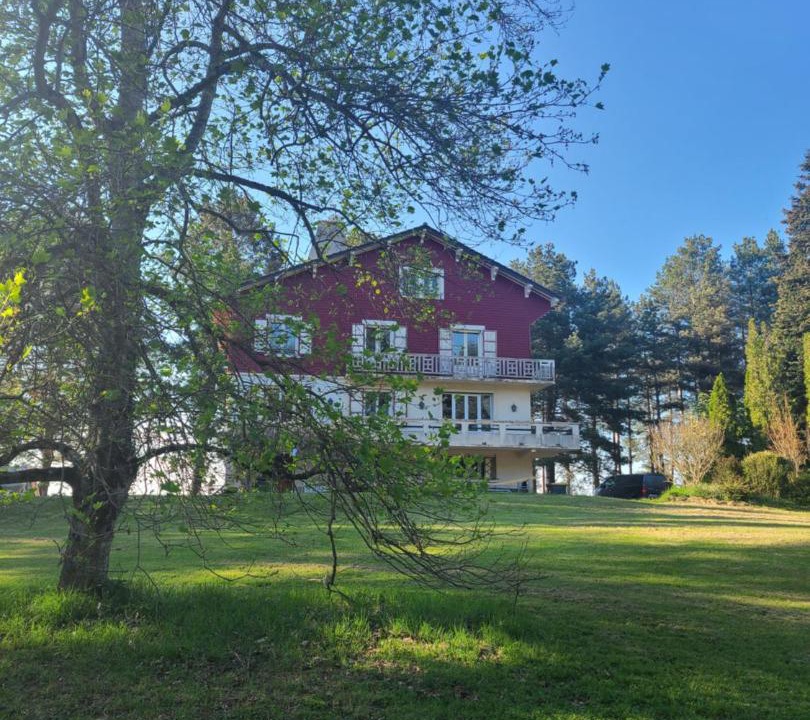 Photo of Others in Busset