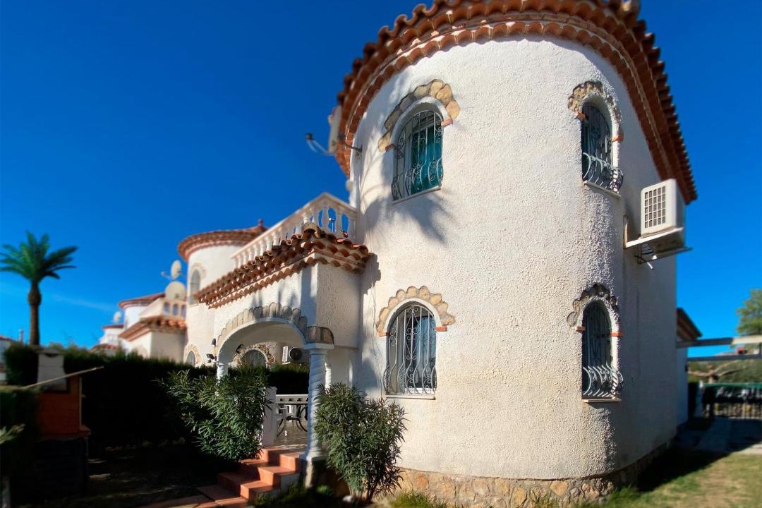 Photo of Buildings in Costa del Zefir
