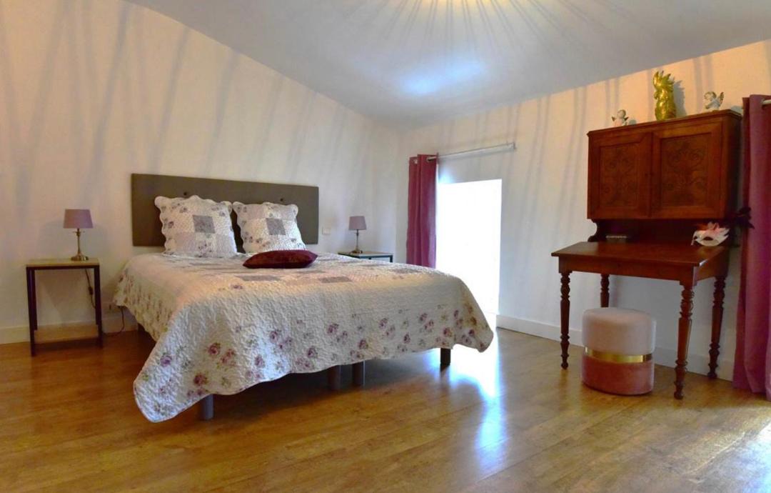Photo of Bedroom in Saint-Savinien