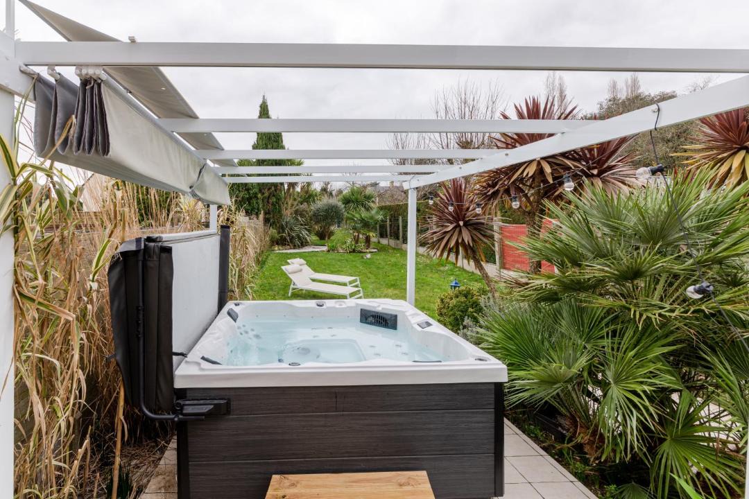 Photo of Patio Balcony in Saint-Meloir-des-Ondes