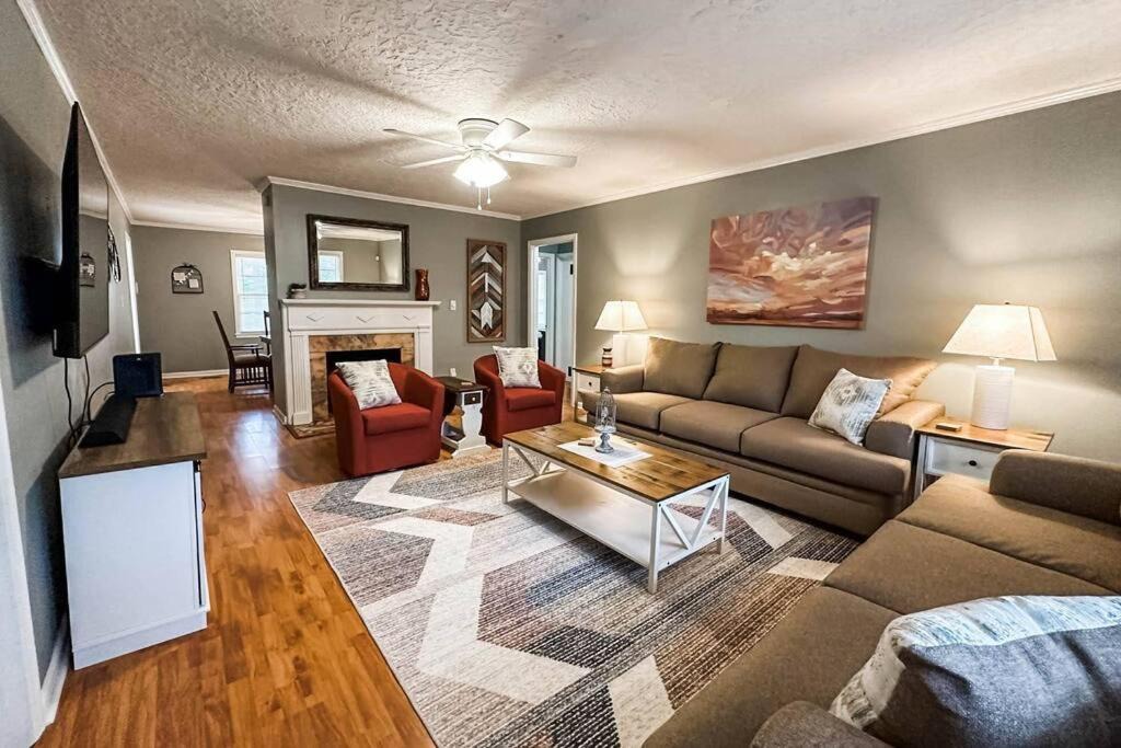 Photo of Livingroom in Anniston