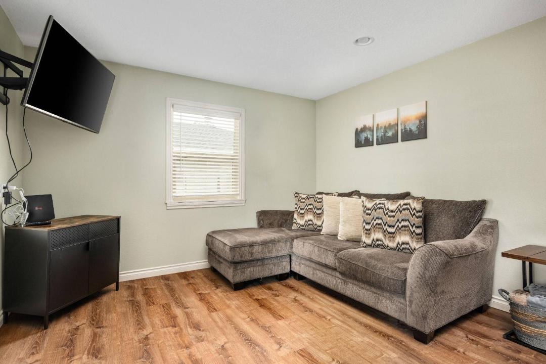 Photo of Livingroom in Hillsboro