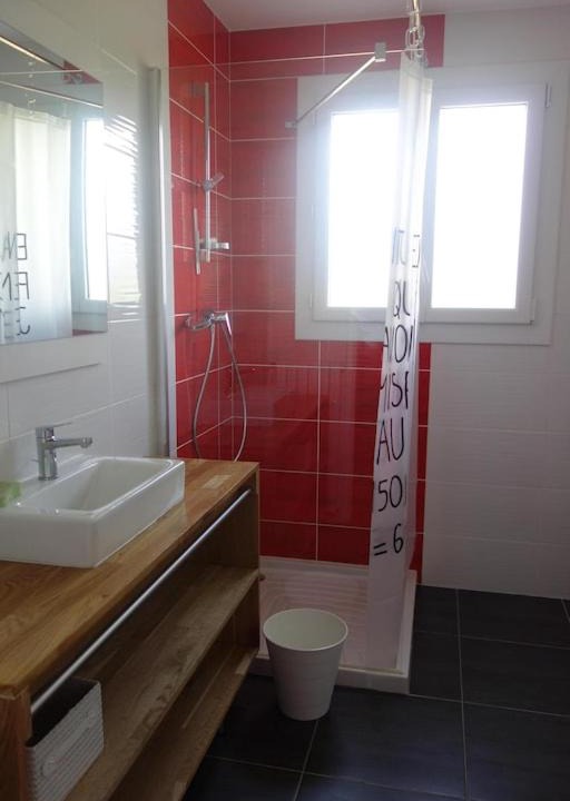 Photo of Bathroom in Rouille