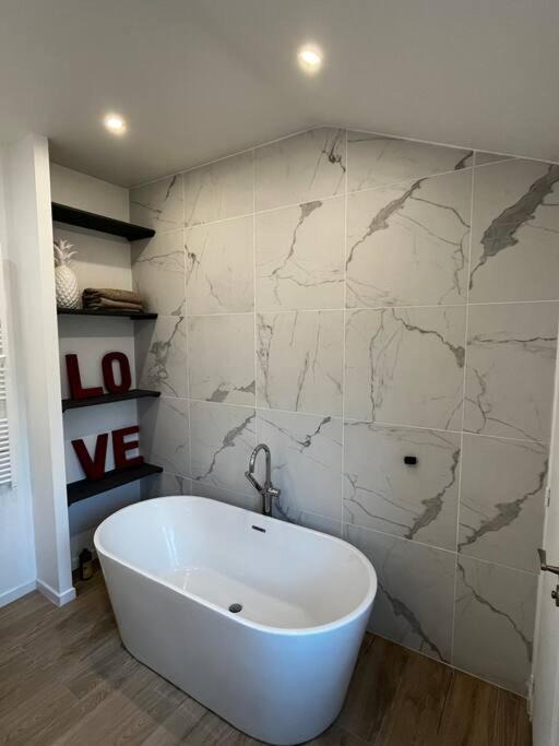 Photo of Bathroom in Saint-Cloud