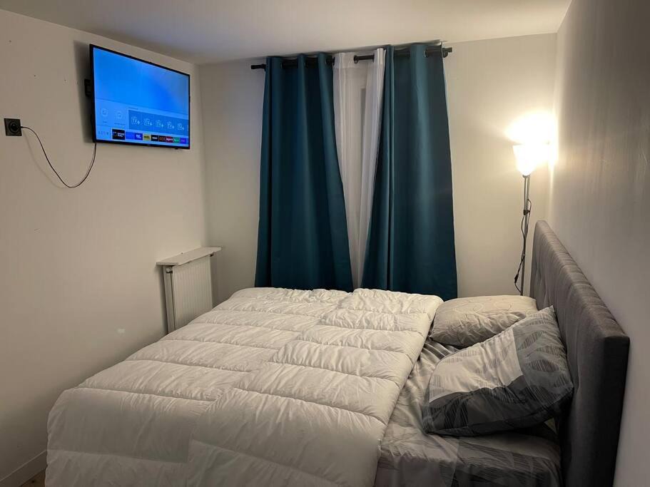 Photo of Bedroom in Saint-Gratien