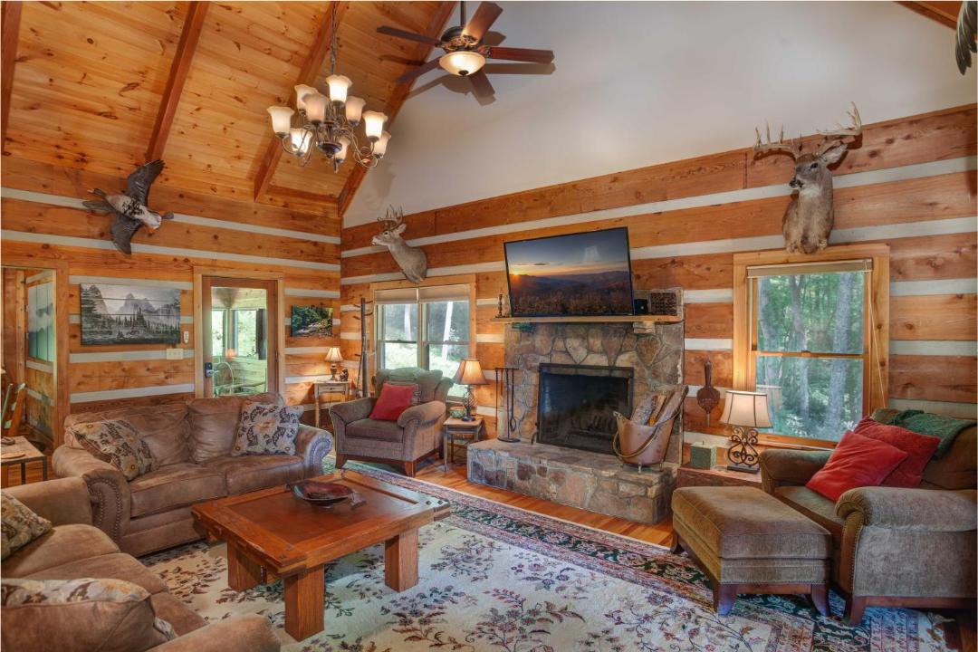 Photo of Livingroom in Sugar Grove