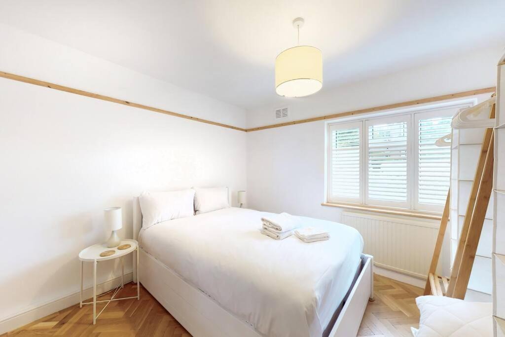 Photo of Bedroom in Kew