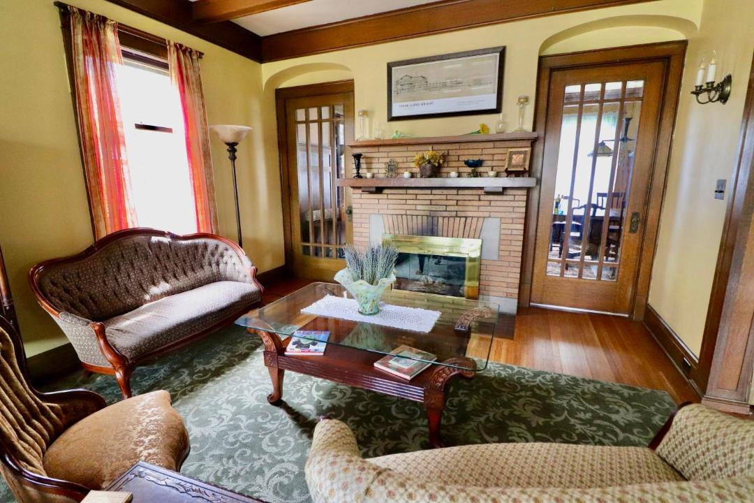 Photo of Livingroom in Downtown Niagara Falls