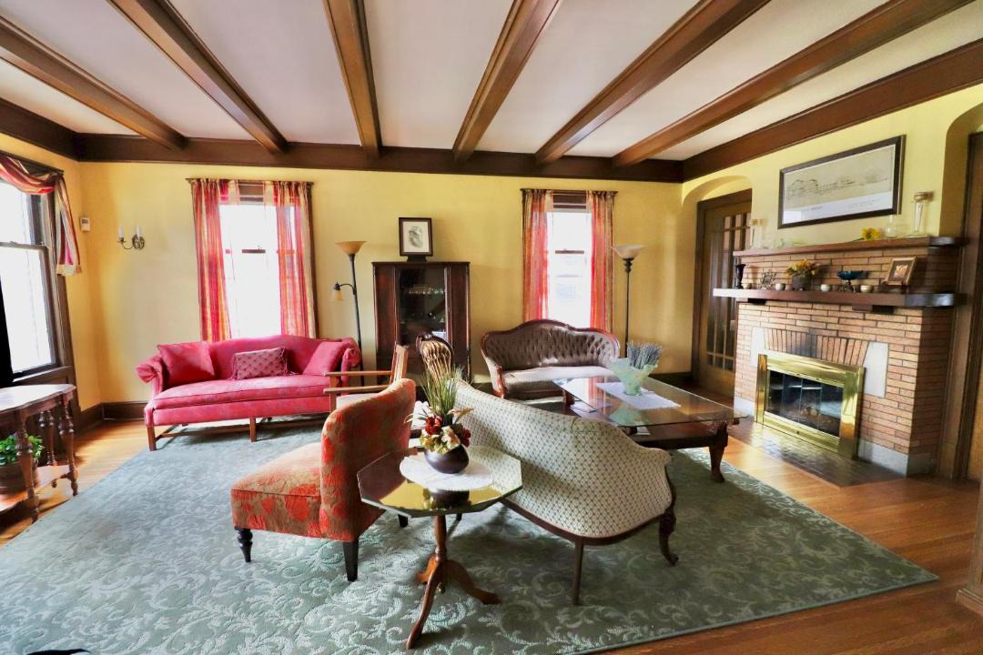 Photo of Livingroom in Downtown Niagara Falls
