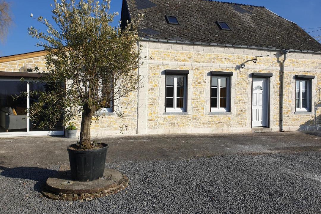 Photo of Buildings in Etreaupont