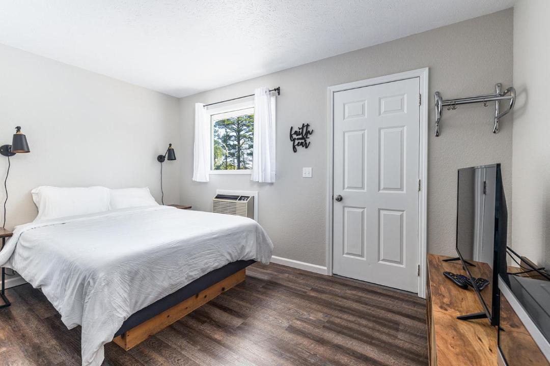 Photo of Bedroom in Branson West