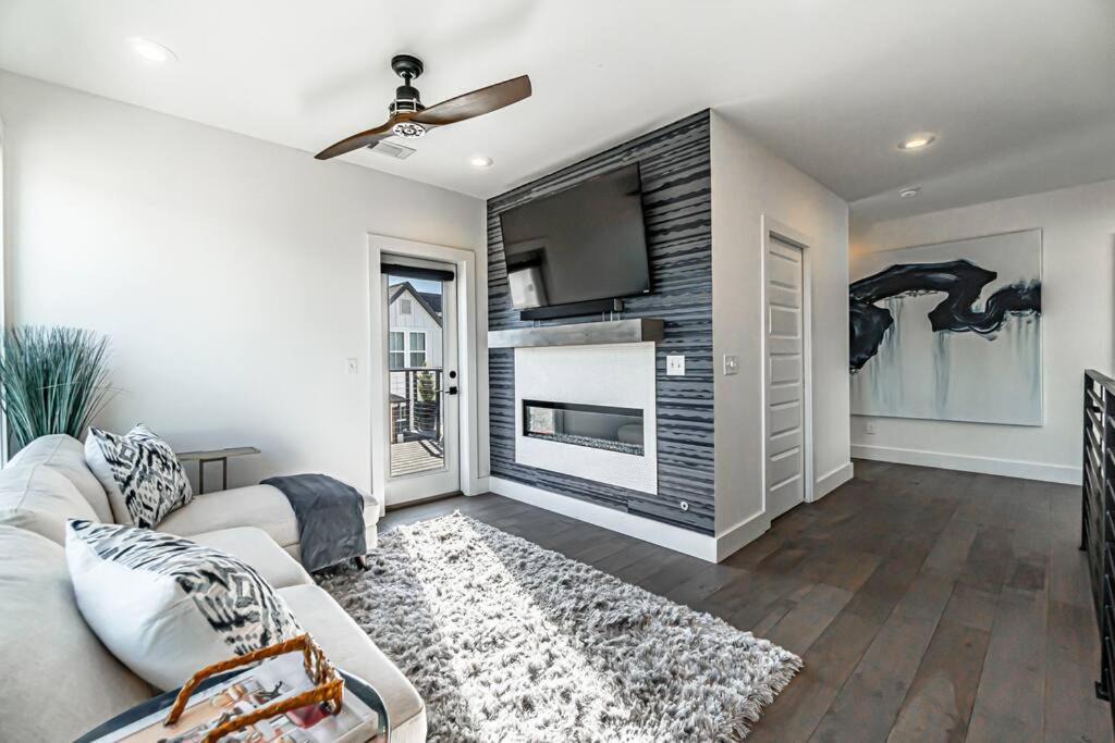 Photo of Livingroom in Downtown