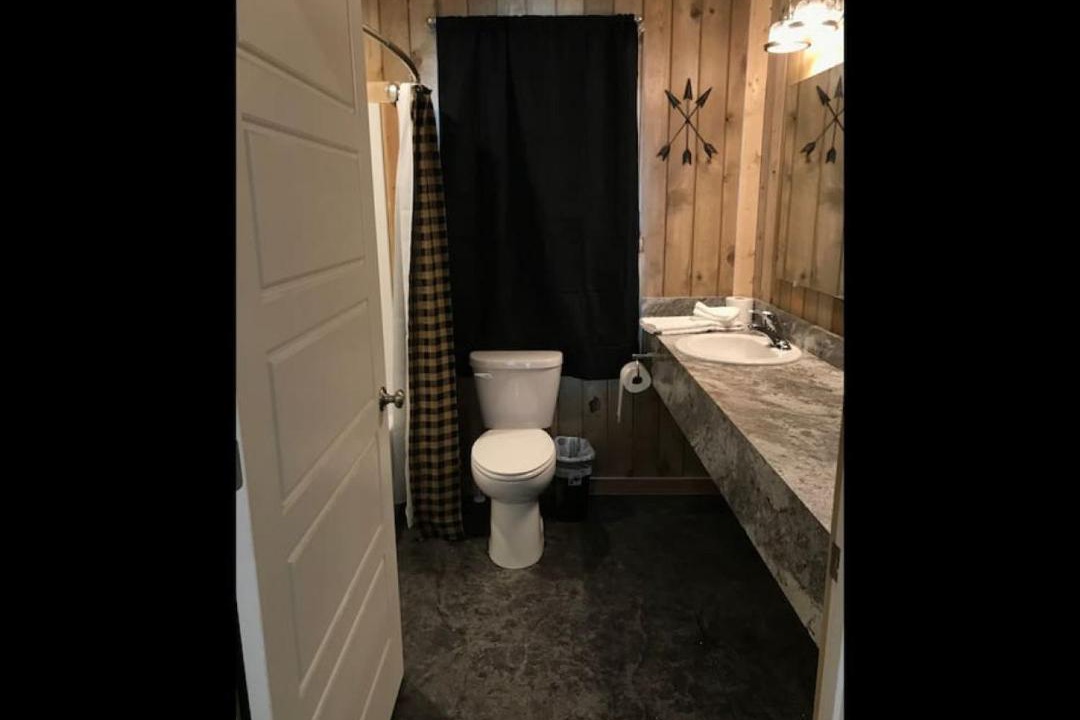 Photo of Bathroom in Island Park