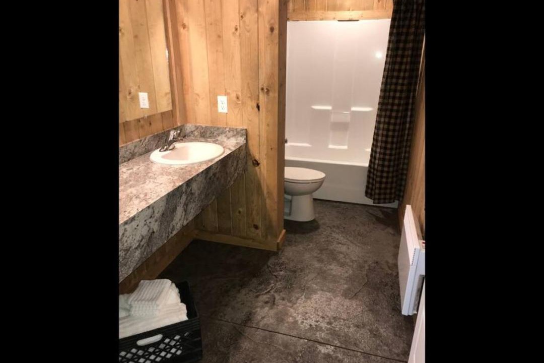 Photo of Bathroom in Island Park