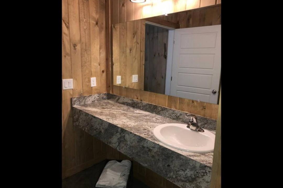 Photo of Bathroom in Island Park