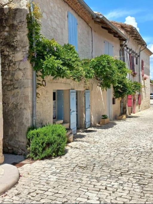 Photo of Buildings in Monjoi