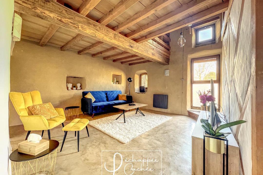 Photo of Livingroom in Saint-Etienne-de-Fontbellon