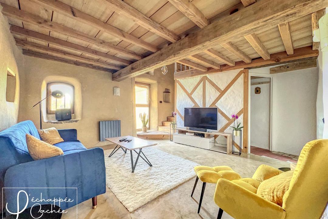Photo of Livingroom in Saint-Etienne-de-Fontbellon