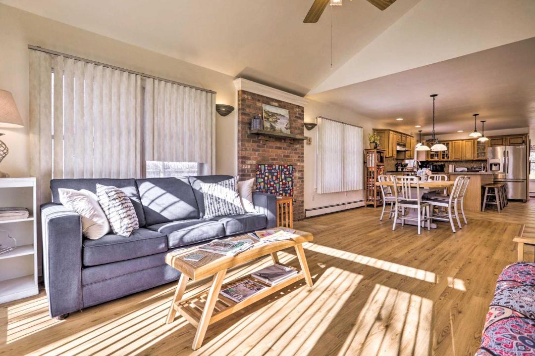Photo of Livingroom in Westerly