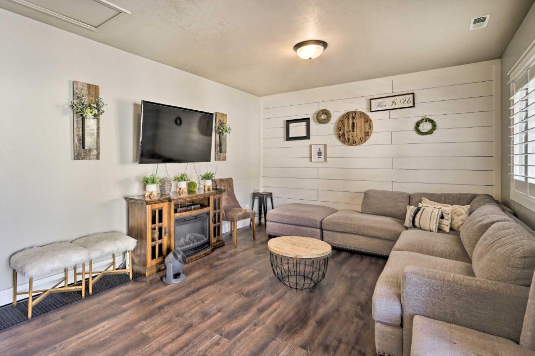 Photo of Livingroom in Woods Cross