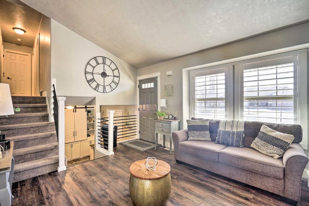 Photo of Livingroom in Woods Cross