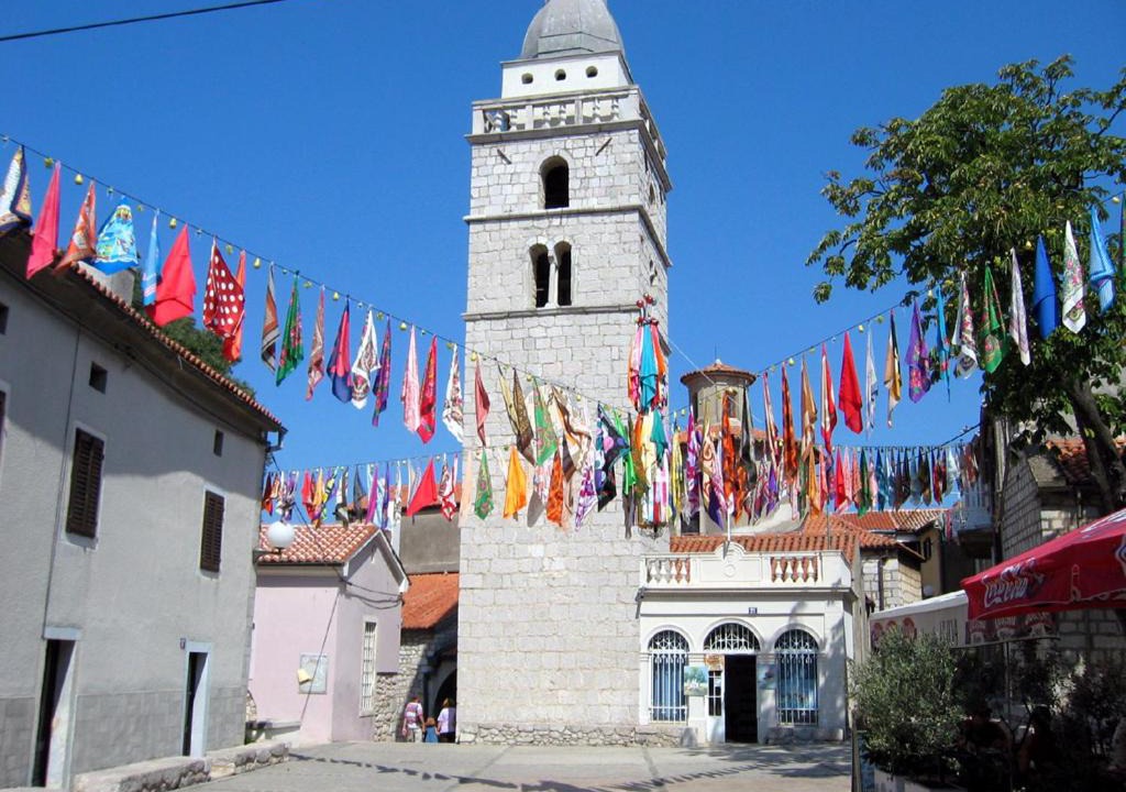 Photo of Buildings in Omisalj